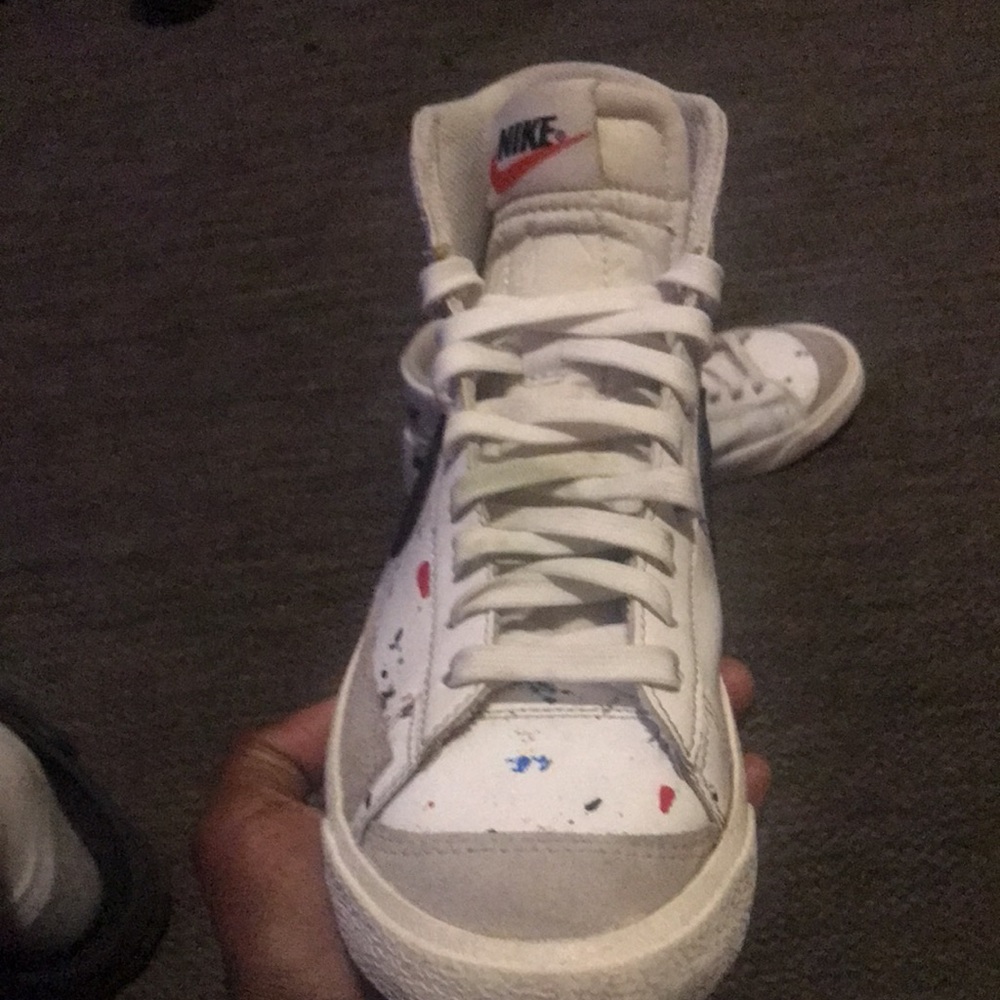 Nike - Picture 3 of 5